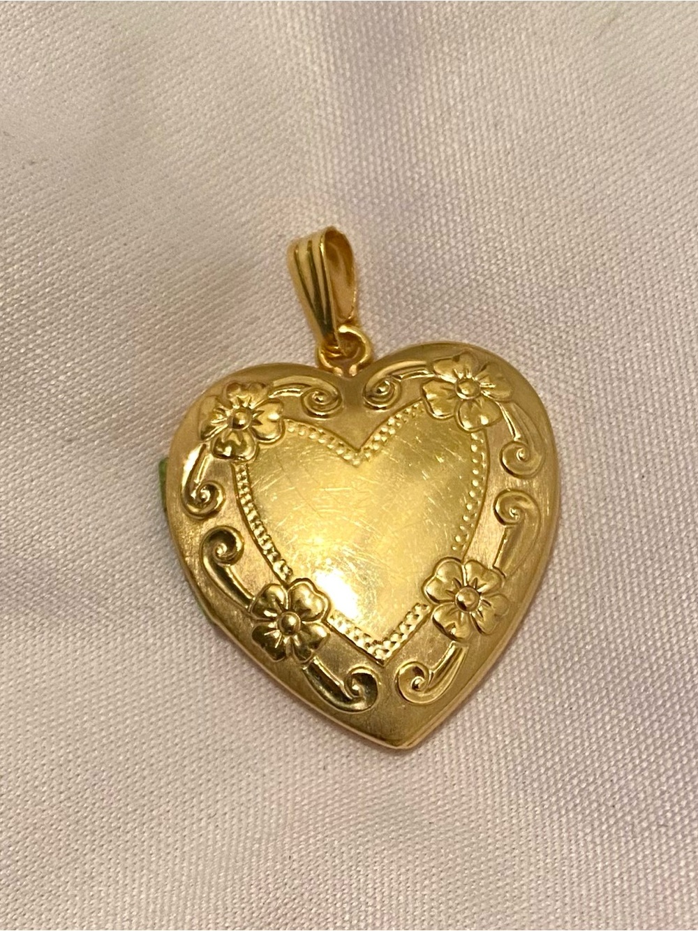 Vtg Solid 14K Gold Heart Locket Engraved Floral Shield Pendant Appx 5g Authentic - Picture 12 of 16